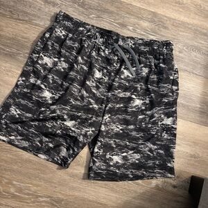 Athletic Works Black and Gray Patterned Athletic Shorts Sz L